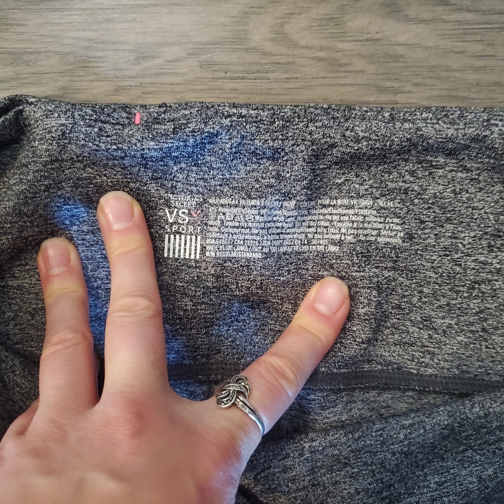 Victoria's Secret Knockout Leggings Medium - Picture 2 of 4